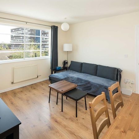 2Bd London Flat - City Buzz & Parkside Serenity Appartement Buitenkant foto