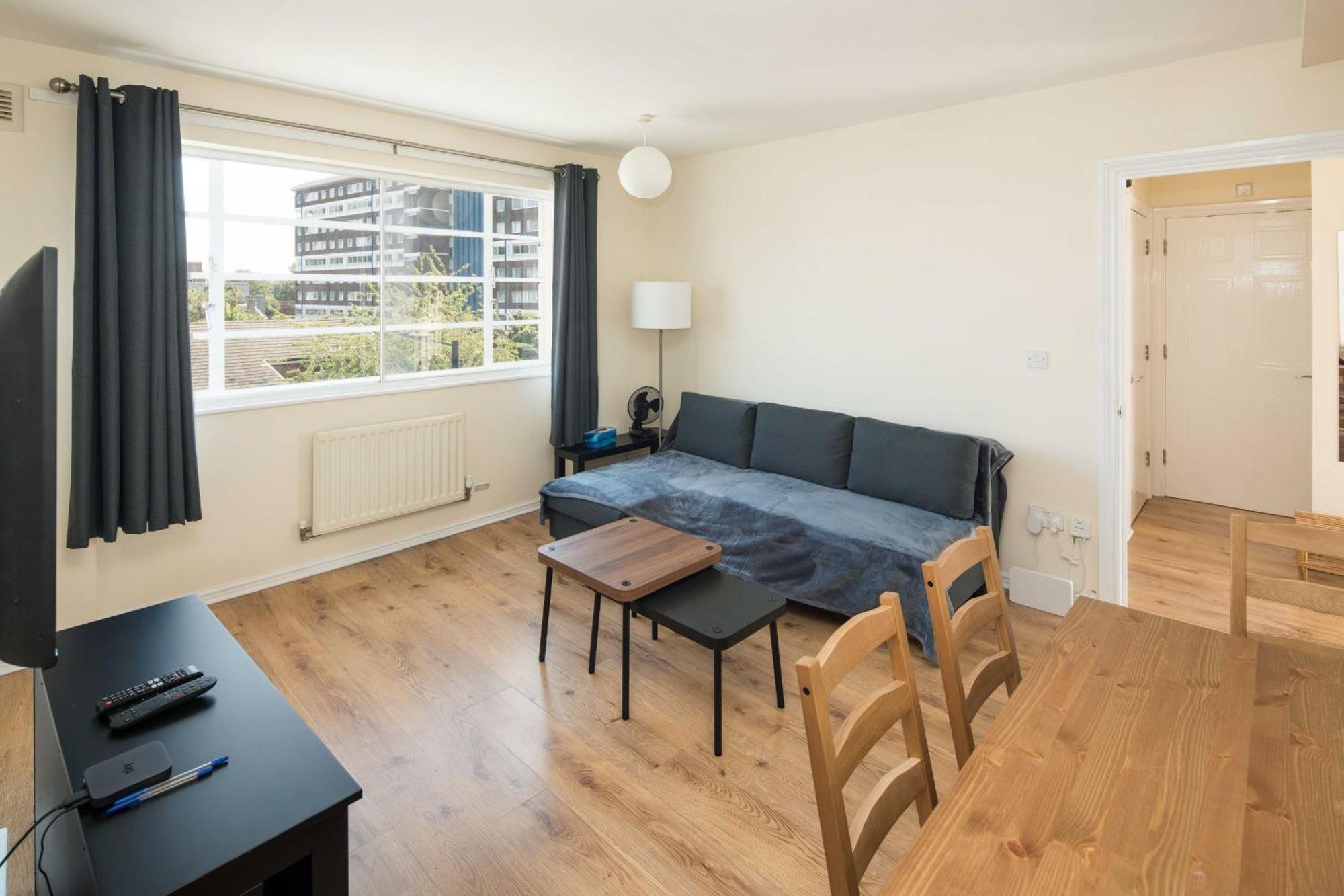 2Bd London Flat - City Buzz & Parkside Serenity Appartement Buitenkant foto