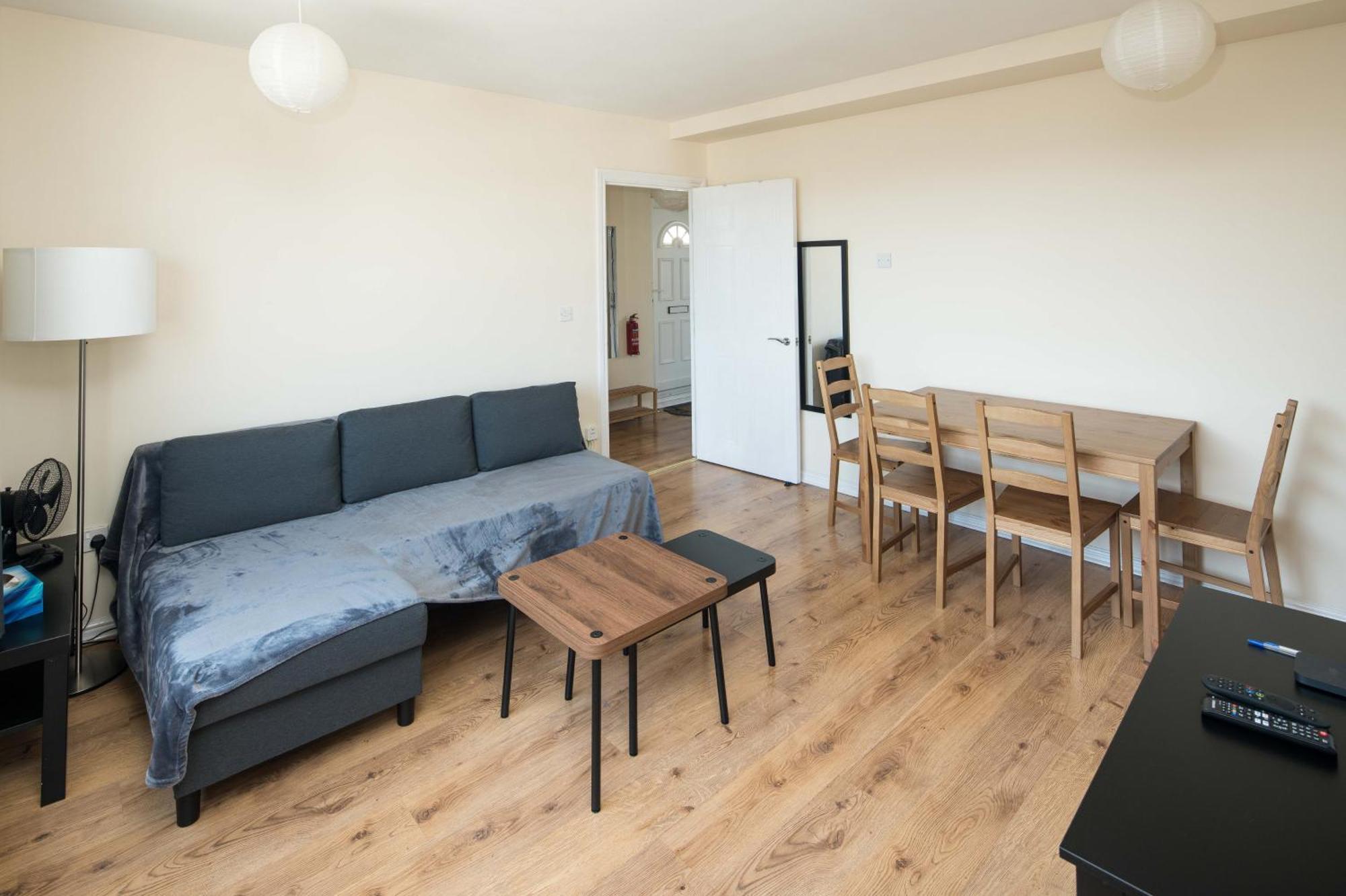 2Bd London Flat - City Buzz & Parkside Serenity Appartement Buitenkant foto